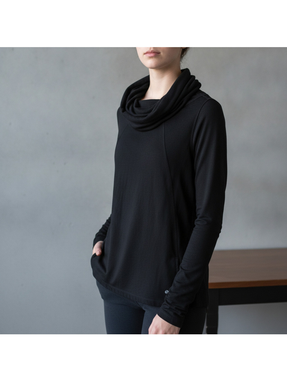 Layer 8 | Sz L | Layers Black Cowl Neck Top